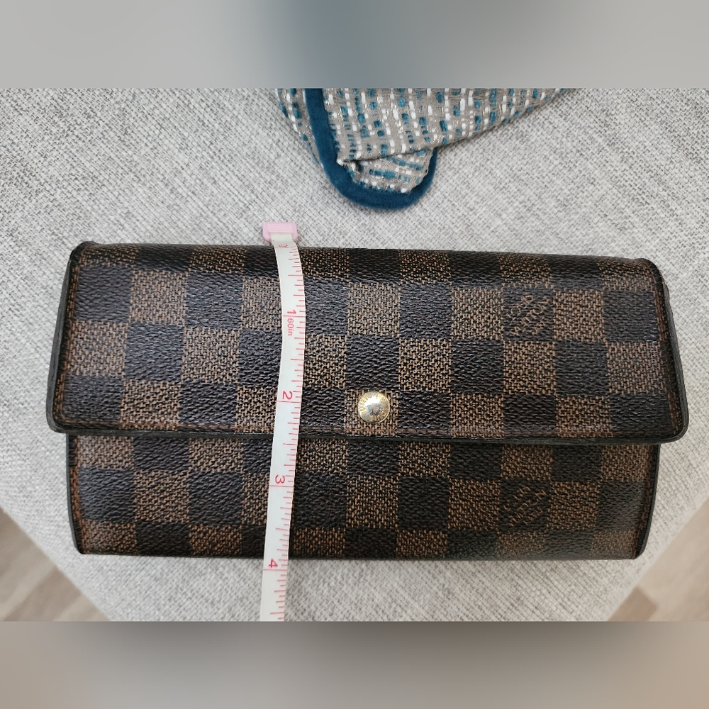 LV Damier Ebene Sarah Wallet - Picture 10 of 16